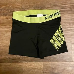 Nike Pros Size M